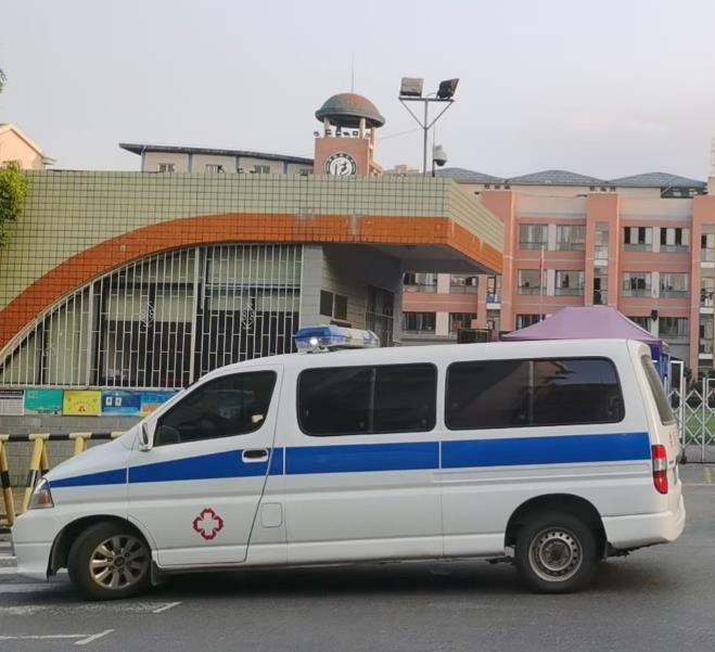 南圣镇救护车出租护送骨折病人一公里多少钱